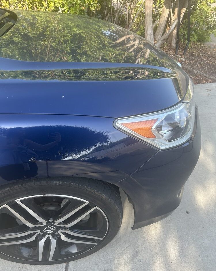 The same fender, smooth, the reflections running straight